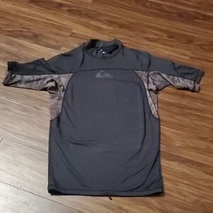 Quiksilver Men's Black and Gray Camo Rash Guard